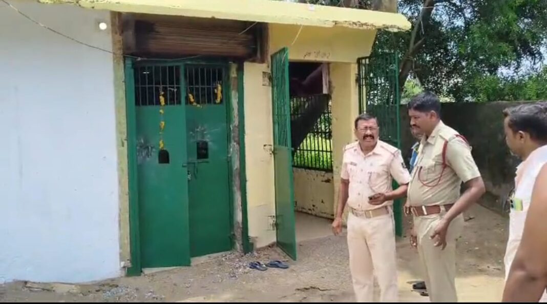 ସରକାରୀ ବିଦେଶୀ ମଦ ଦୋକାନ ଉପରେ ବୋମା ମାଡ